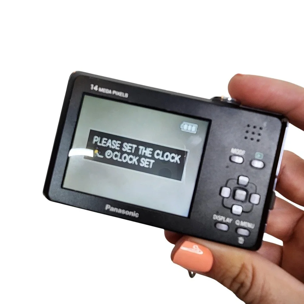 Panasonic Lumix DMC-FP2 Digital Camera 14.1 MP 4X Zoom Gray Box Cables Charger